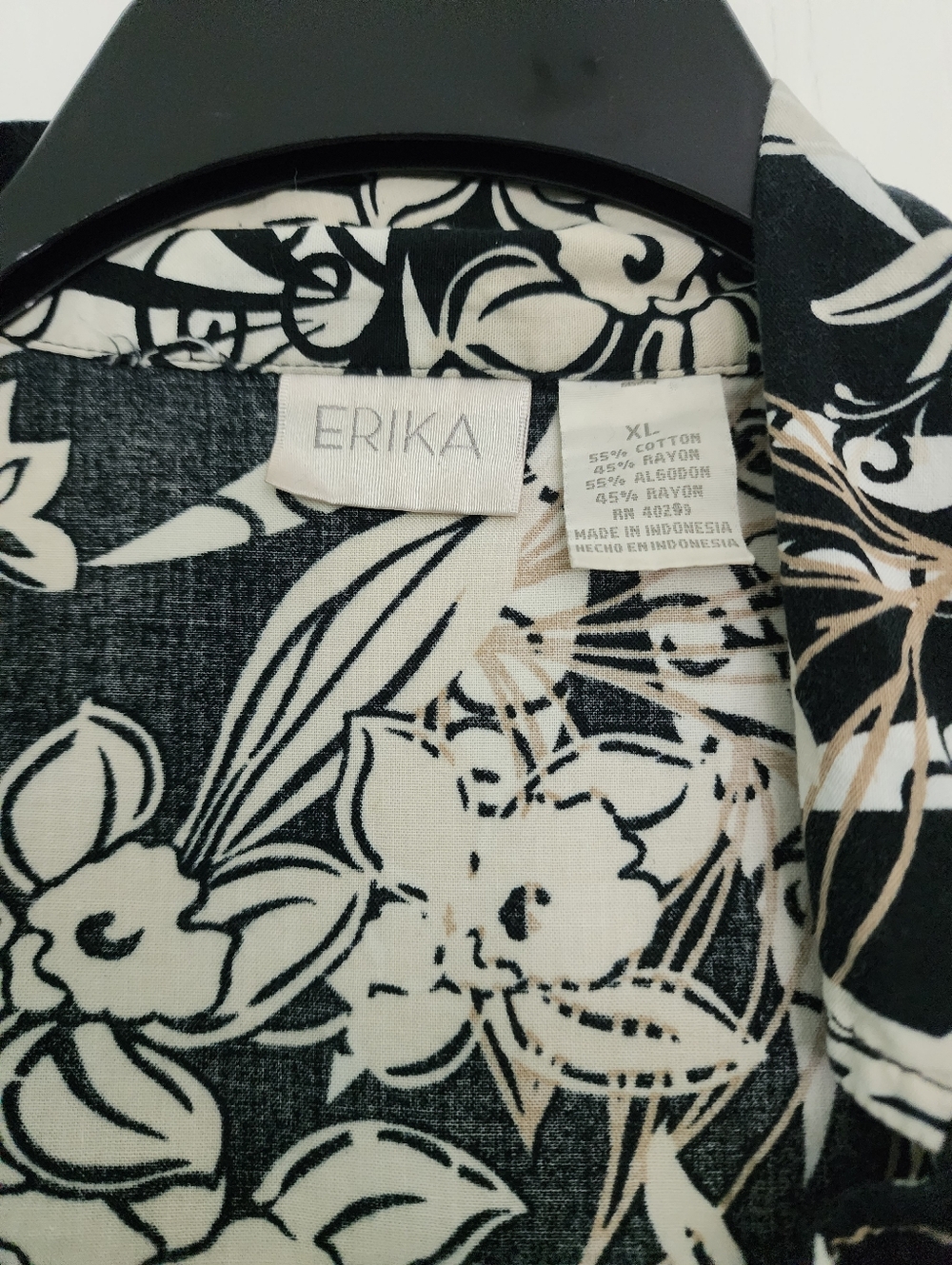 Erika Black And White Hawaiian button down shirt - Picture 2 of 3